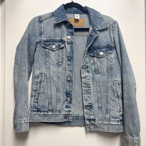 Women’s Classic Blue Denim Jacket size 4